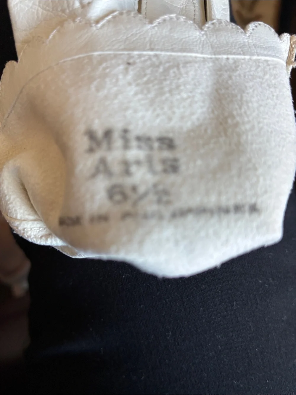 Vintage White Scalloped Edge Leather Gloves